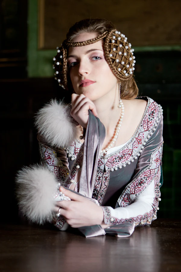 Lady Rowena Velvet Medieval Dress - Image 4